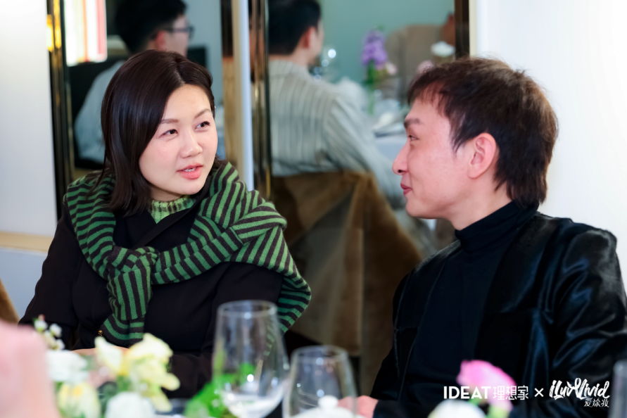 爱涂妆新闻｜当墙面成为画布 一场关于色彩、肌理与即兴创作的对话