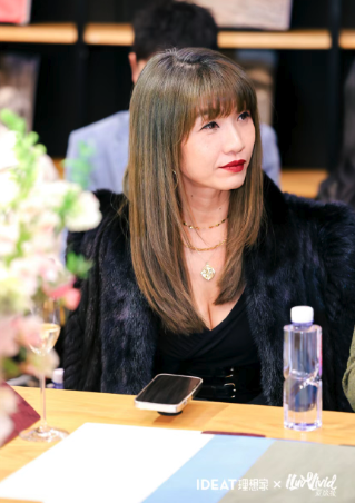 爱涂妆新闻｜当墙面成为画布 一场关于色彩、肌理与即兴创作的对话