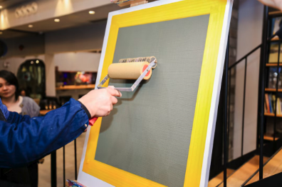 爱涂妆新闻｜当墙面成为画布 一场关于色彩、肌理与即兴创作的对话